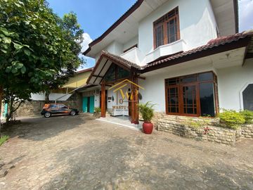 RUMAH MEWAH TANAH LUAS DEKAT SMK NEGERI 1 DEPOK