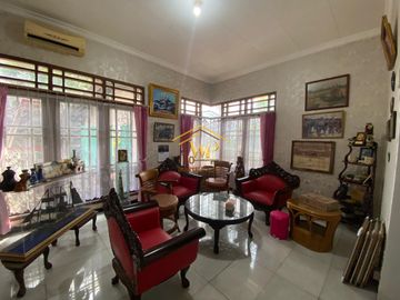 RUMAH MEWAH TANAH LUAS DEKAT SMK NEGERI 1 DEPOK
