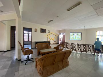 RUMAH MEWAH TANAH LUAS DEKAT SMK NEGERI 1 DEPOK