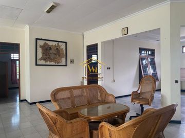 RUMAH MEWAH TANAH LUAS DEKAT SMK NEGERI 1 DEPOK