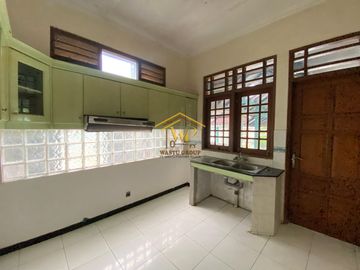 RUMAH MEWAH TANAH LUAS DEKAT SMK NEGERI 1 DEPOK