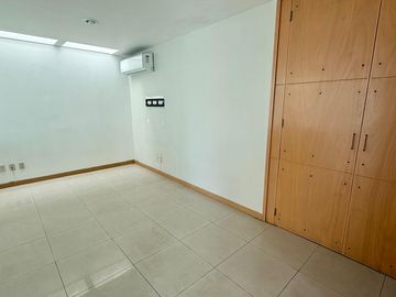 CASA EN RENTA DENTRO DEL COTO VILLAS DE ASIS, AV INGLATERRA