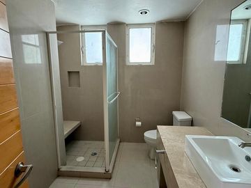 CASA EN RENTA DENTRO DEL COTO VILLAS DE ASIS, AV INGLATERRA