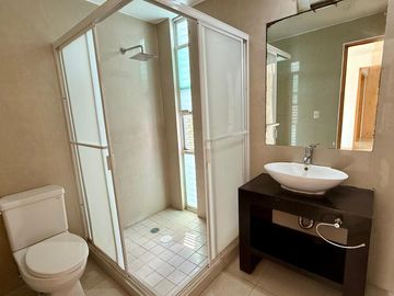 CASA EN RENTA DENTRO DEL COTO VILLAS DE ASIS, AV INGLATERRA