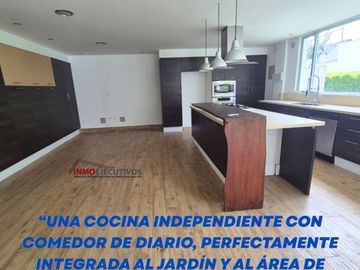 Moderna casa de venta en Cumbayá, sector la Viña.