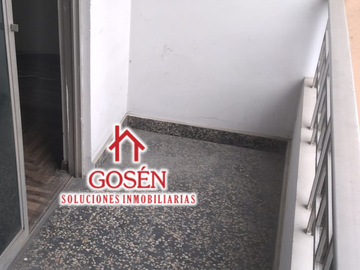 VENDO CASA DE TRES PISOS EN SALAMANCA