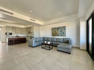 SE VENDE CASA EN CARACOL DE SAN CARLOS, FRENTE A LA MARINA