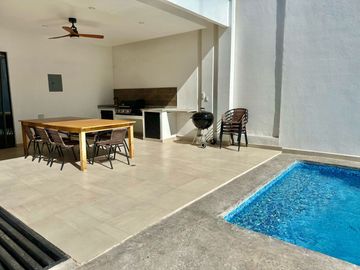 SE VENDE CASA EN CARACOL DE SAN CARLOS, FRENTE A LA MARINA