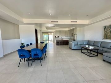 SE VENDE CASA EN CARACOL DE SAN CARLOS, FRENTE A LA MARINA