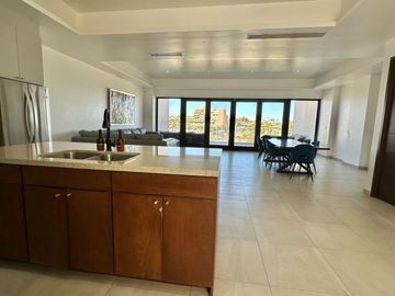 SE VENDE CASA EN CARACOL DE SAN CARLOS, FRENTE A LA MARINA