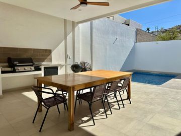 SE VENDE CASA EN CARACOL DE SAN CARLOS, FRENTE A LA MARINA