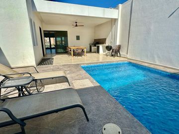 SE VENDE CASA EN CARACOL DE SAN CARLOS, FRENTE A LA MARINA