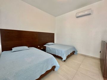 SE VENDE CASA EN CARACOL DE SAN CARLOS, FRENTE A LA MARINA