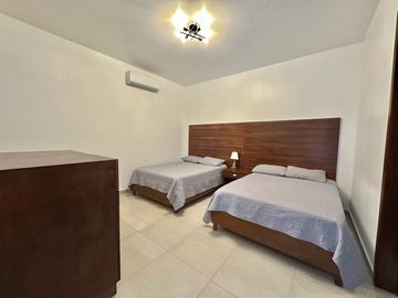 SE VENDE CASA EN CARACOL DE SAN CARLOS, FRENTE A LA MARINA