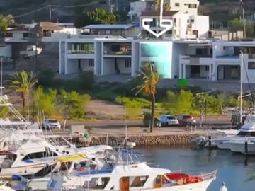 SE VENDE CASA EN CARACOL DE SAN CARLOS, FRENTE A LA MARINA