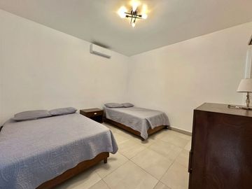 SE VENDE CASA EN CARACOL DE SAN CARLOS, FRENTE A LA MARINA