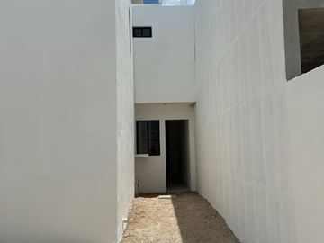 CASA EN ARISTA RESIDENCIAL DZITYÁ