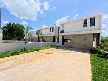 CASA EN PALMARIA RESIDENCIAL DZITYÁ