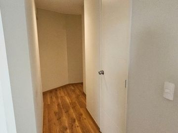 JESUS MARÍA: VENTA MODERNO DEPARTAMENTO, PISO 19.