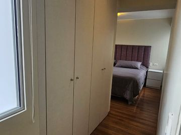JESUS MARÍA: VENTA MODERNO DEPARTAMENTO, PISO 19.