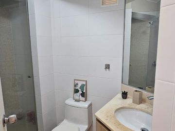 JESUS MARÍA: VENTA MODERNO DEPARTAMENTO, PISO 19.