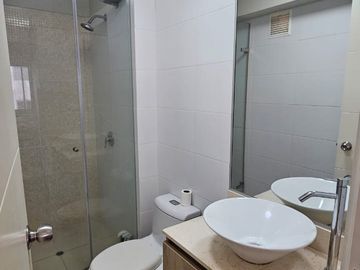 JESUS MARÍA: VENTA MODERNO DEPARTAMENTO, PISO 19.