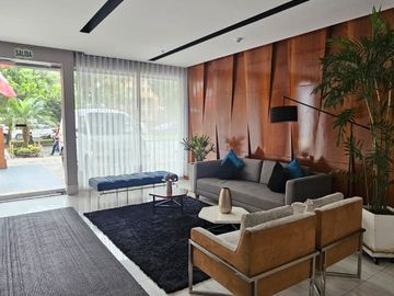 JESUS MARÍA: VENTA MODERNO DEPARTAMENTO, PISO 19.