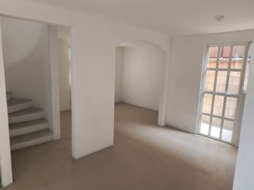 Bonita Casa en venta a 7 min Paseo Tollocan, $1,500,000 Acepto INFONAVIT, BANCO - 3 RECAMARAS