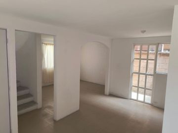 Bonita Casa en venta a 7 min Paseo Tollocan, $1,500,000 Acepto INFONAVIT, BANCO - 3 RECAMARAS