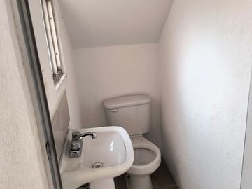 Bonita Casa en venta a 7 min Paseo Tollocan, $1,500,000 Acepto INFONAVIT, BANCO - 3 RECAMARAS
