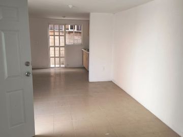 Bonita Casa en venta a 7 min Paseo Tollocan, $1,500,000 Acepto INFONAVIT, BANCO - 3 RECAMARAS