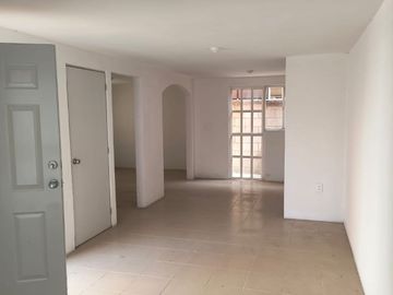Bonita Casa en venta a 7 min Paseo Tollocan, $1,500,000 Acepto INFONAVIT, BANCO - 3 RECAMARAS
