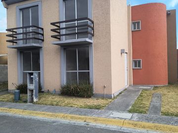 Bonita Casa en venta a 7 min Paseo Tollocan, $1,500,000 Acepto INFONAVIT, BANCO - 3 RECAMARAS