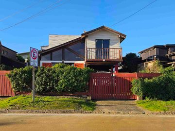 Maravilloso casa en primera linea y con recepción municipal