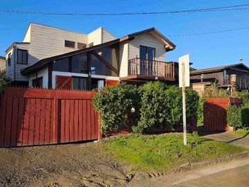 Maravilloso casa en primera linea y con recepción municipal