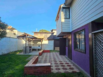 Maravilloso casa en primera linea y con recepción municipal