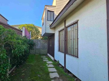 Maravilloso casa en primera linea y con recepción municipal
