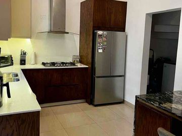Casa equipada en venta en Bonaterra Hermosillo, modelo Gea con 3 recámaras, cocina con isla, patio y acceso a alberca, juegos y área social con asador