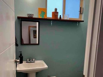 Casa equipada en venta en Bonaterra Hermosillo, modelo Gea con 3 recámaras, cocina con isla, patio y acceso a alberca, juegos y área social con asador
