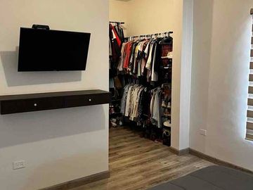 Casa equipada en venta en Bonaterra Hermosillo, modelo Gea con 3 recámaras, cocina con isla, patio y acceso a alberca, juegos y área social con asador