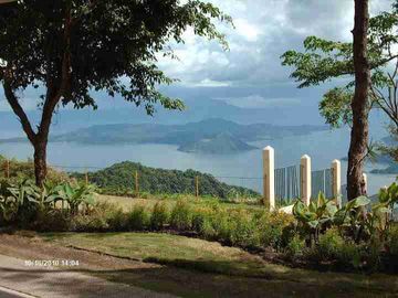 TAGAYTAY 3-STOREY HOTEL FOR SALE