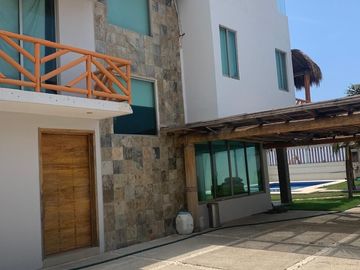 RESIDENCIA EN VENTA A LA ORILLA DEL MAR | PLAYA PIE DE LA CUESTA, ACAPULCO