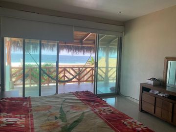 RESIDENCIA EN VENTA A LA ORILLA DEL MAR | PLAYA PIE DE LA CUESTA, ACAPULCO