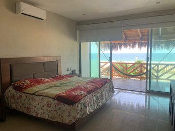 RESIDENCIA EN VENTA A LA ORILLA DEL MAR | PLAYA PIE DE LA CUESTA, ACAPULCO