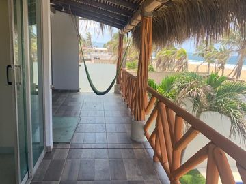 RESIDENCIA EN VENTA A LA ORILLA DEL MAR | PLAYA PIE DE LA CUESTA, ACAPULCO