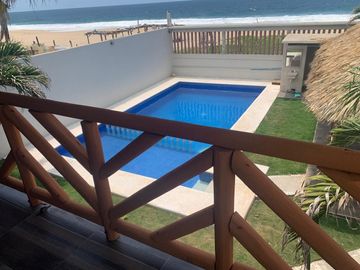 RESIDENCIA EN VENTA A LA ORILLA DEL MAR | PLAYA PIE DE LA CUESTA, ACAPULCO