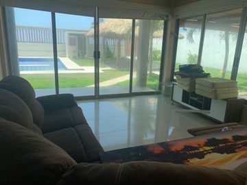 RESIDENCIA EN VENTA A LA ORILLA DEL MAR | PLAYA PIE DE LA CUESTA, ACAPULCO