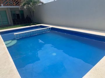 RESIDENCIA EN VENTA A LA ORILLA DEL MAR | PLAYA PIE DE LA CUESTA, ACAPULCO