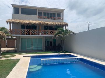 RESIDENCIA EN VENTA A LA ORILLA DEL MAR | PLAYA PIE DE LA CUESTA, ACAPULCO