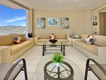 RESIDENCIA EN VENTA CON VISTA A LA BAHÍA DE ACAPULCO | JOYAS DE BRISAMAR
